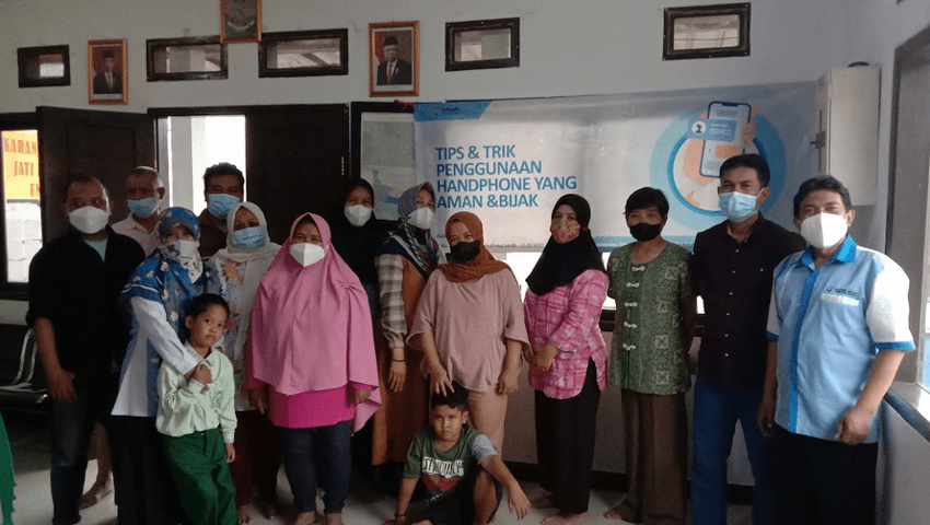 Pengabdian Masyarakat Prodi D3RPLA: Pelatihan Penggunaan Gadget yang Aman dan Bijak Lingkungan RT 05 RW 17, Kelurahan Jatihandap, Kecamatan Mandalajati , Bandung